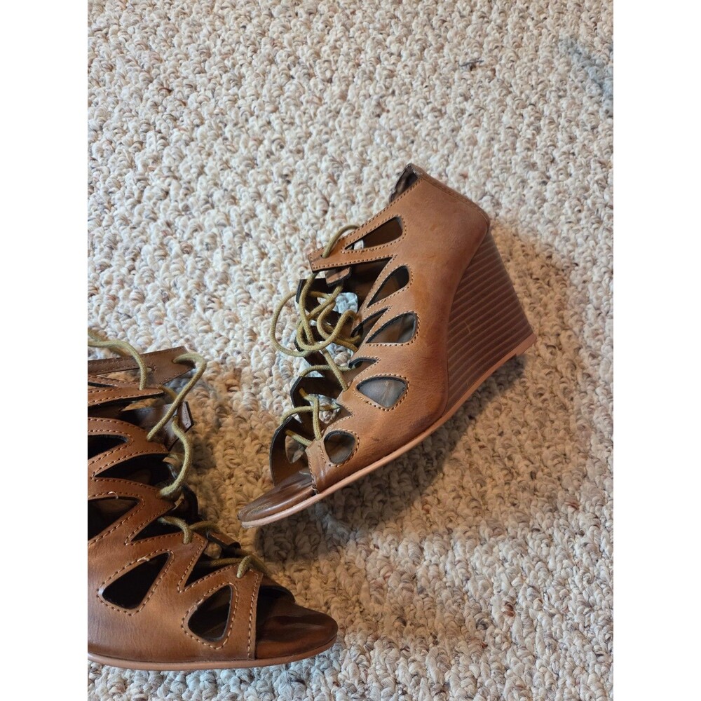 Woman's Heels - Picture 3 of 5